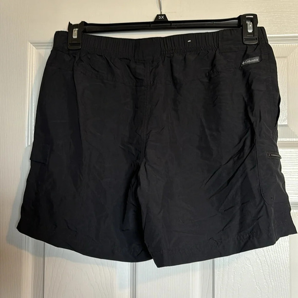 Columbia women’s black 100% nylons 5.5” inseam shorts size medium - Picture 5 of 8
